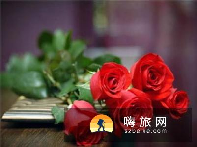 泰润精油膏和草药鼻通,闻着涂着都能让人感觉舒适,最适合我们买来当手信送人